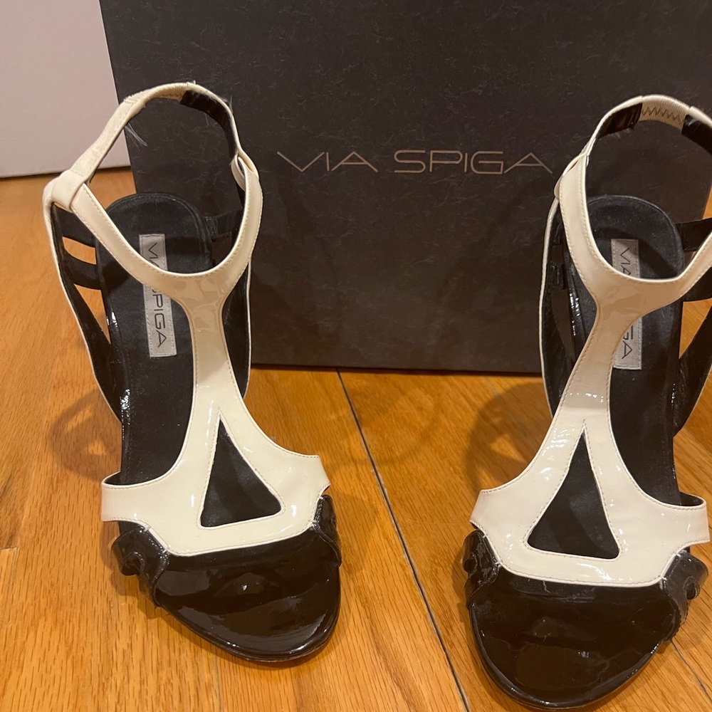 Via Spiga patent leather sandal size 8